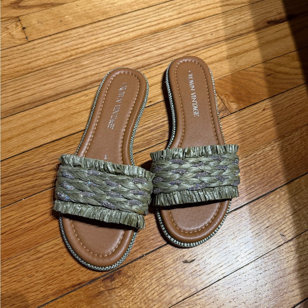 Crown Vintage crystal straw raffia embellished Olive Woven Slide Sandals Sz 8